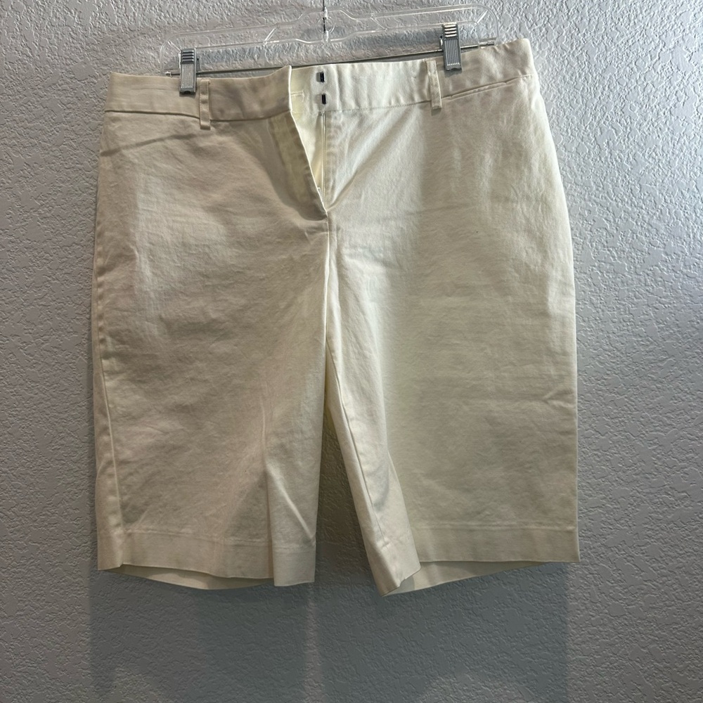 Express Cream Editor Shorts